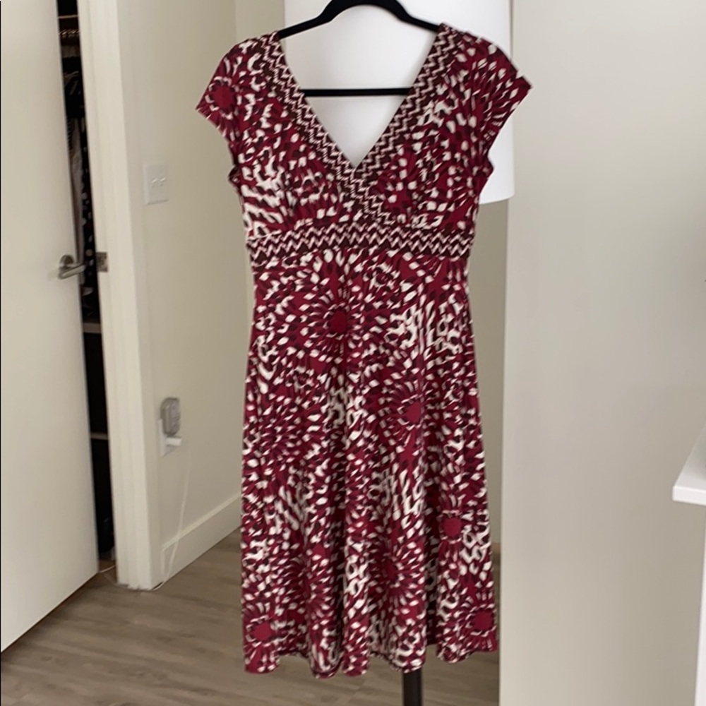 V-necked dress. like new. Size 8